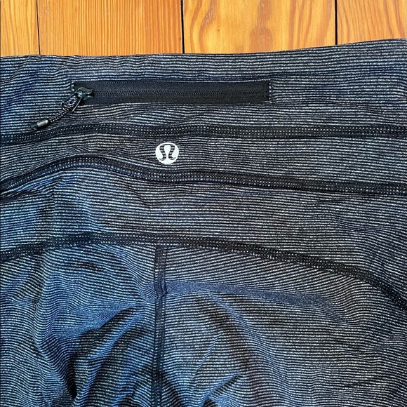 Lululemon black pinstriped leggings - Picture 4 of 4
